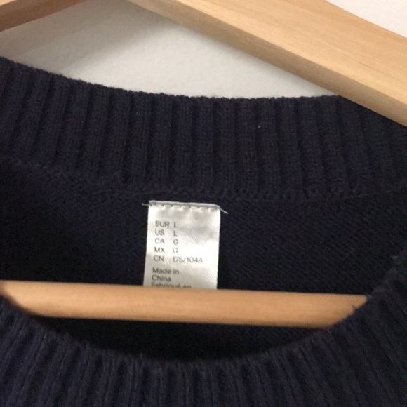 Blue Argyle Sweater Vest from H&M. - Picture 2 of 3